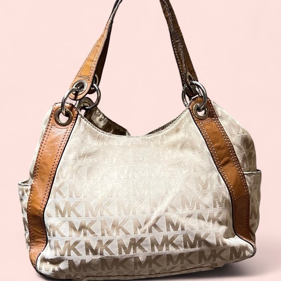 Michael Kors - Picture 2 of 9